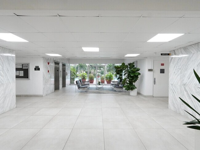 Building Photo - 401 Golden Isles Dr