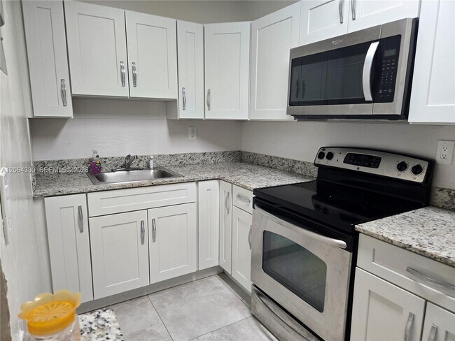 Foto del edificio - 4550 SW 67th Ave