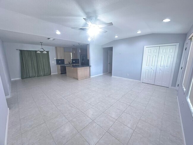 Building Photo - 1896 SW Cameo Blvd