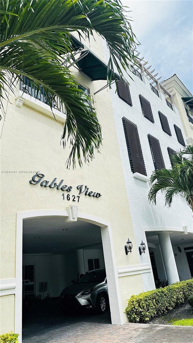 Foto del edificio - 1627 SW 37th Ave