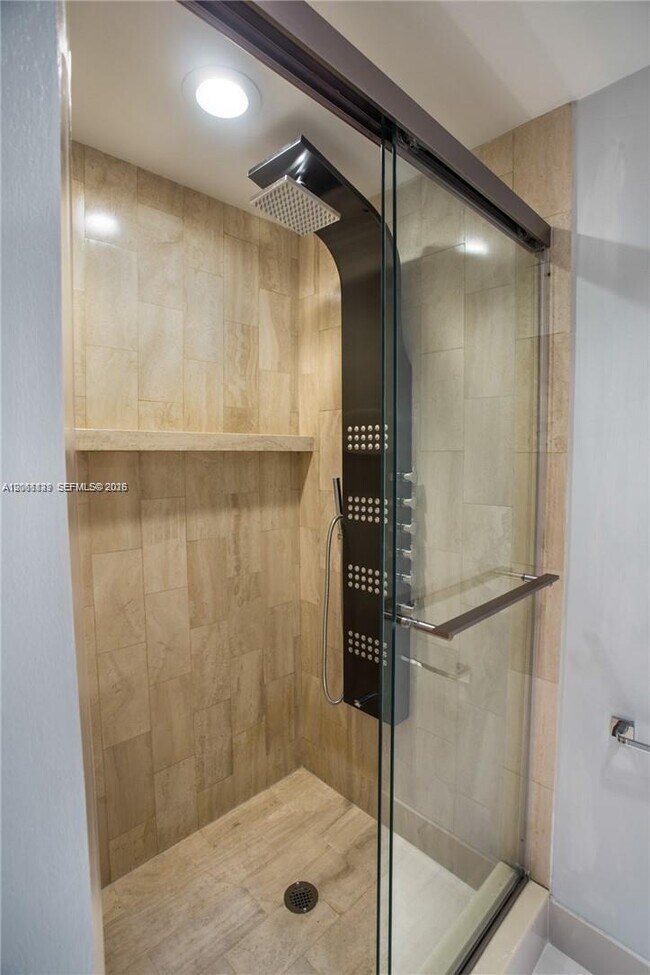 Building Photo - 20191 E Country Club Dr