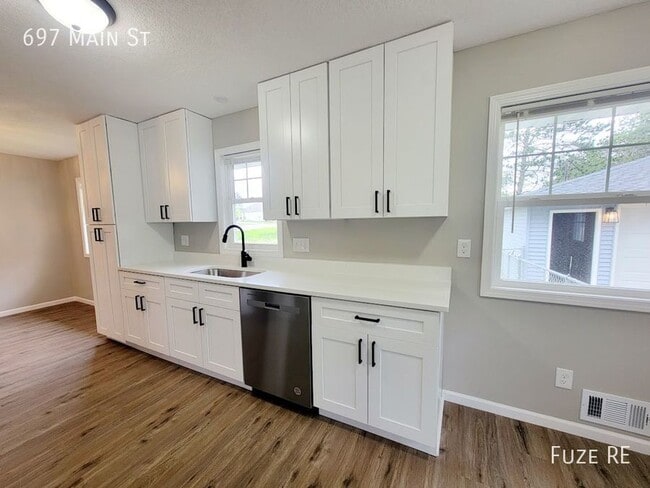 Foto del edificio - 697 Main St