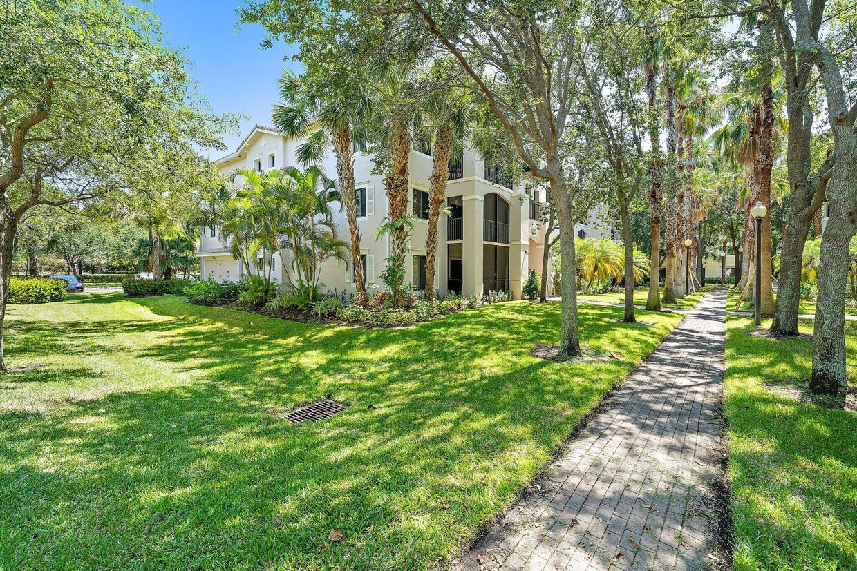 Foto principal - 3023 Alcazar Pl