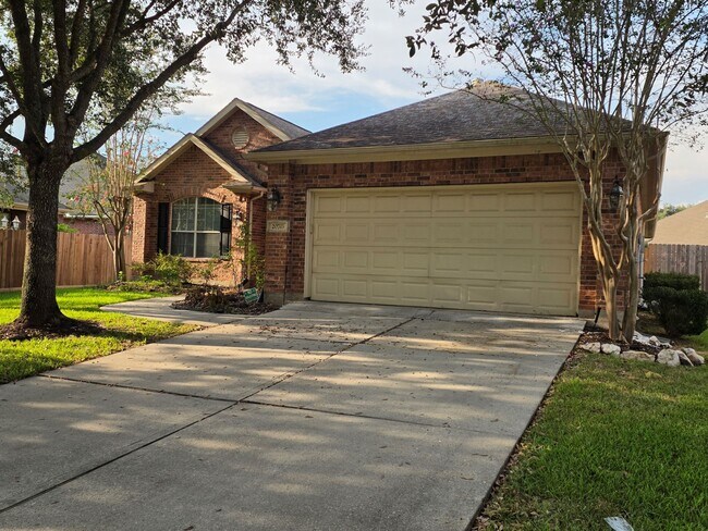 Building Photo - 20743 Oakhurst Meadows Dr