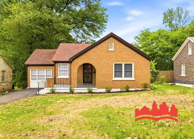 Building Photo - 755 E McKellar Ave