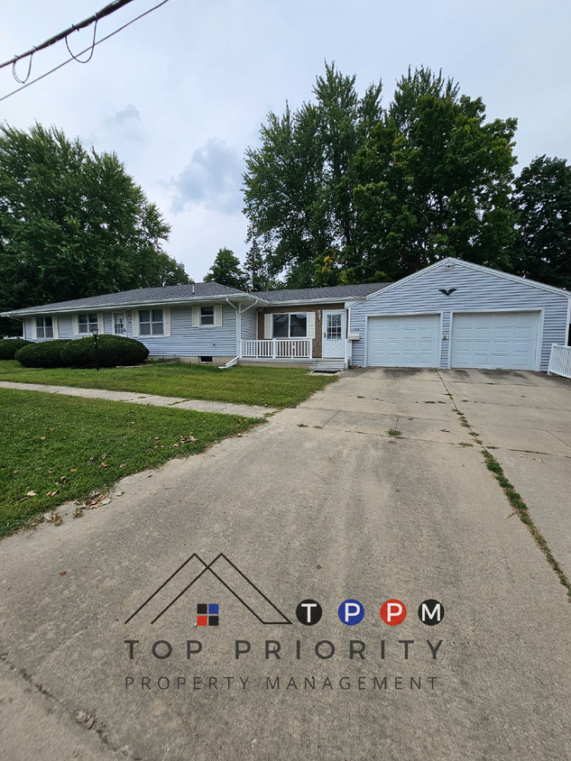 Primary Photo - **MOVE IN SPECIAL** 2 Bedroom | 1 Bathroom...