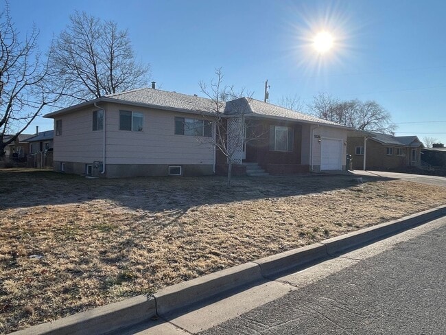 Building Photo - 5520 S 2050 W