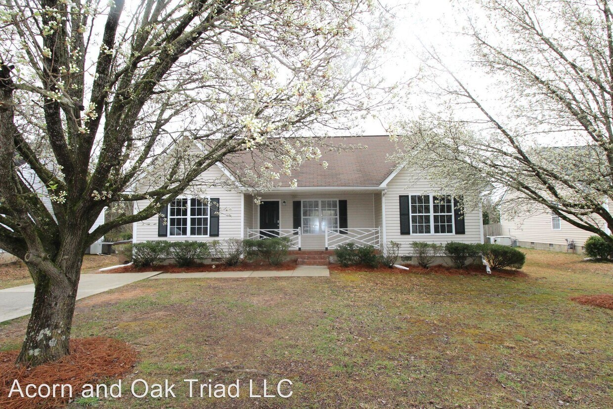 Primary Photo - 3 br, 2 bath House - 215 Old Treybrooke Dr