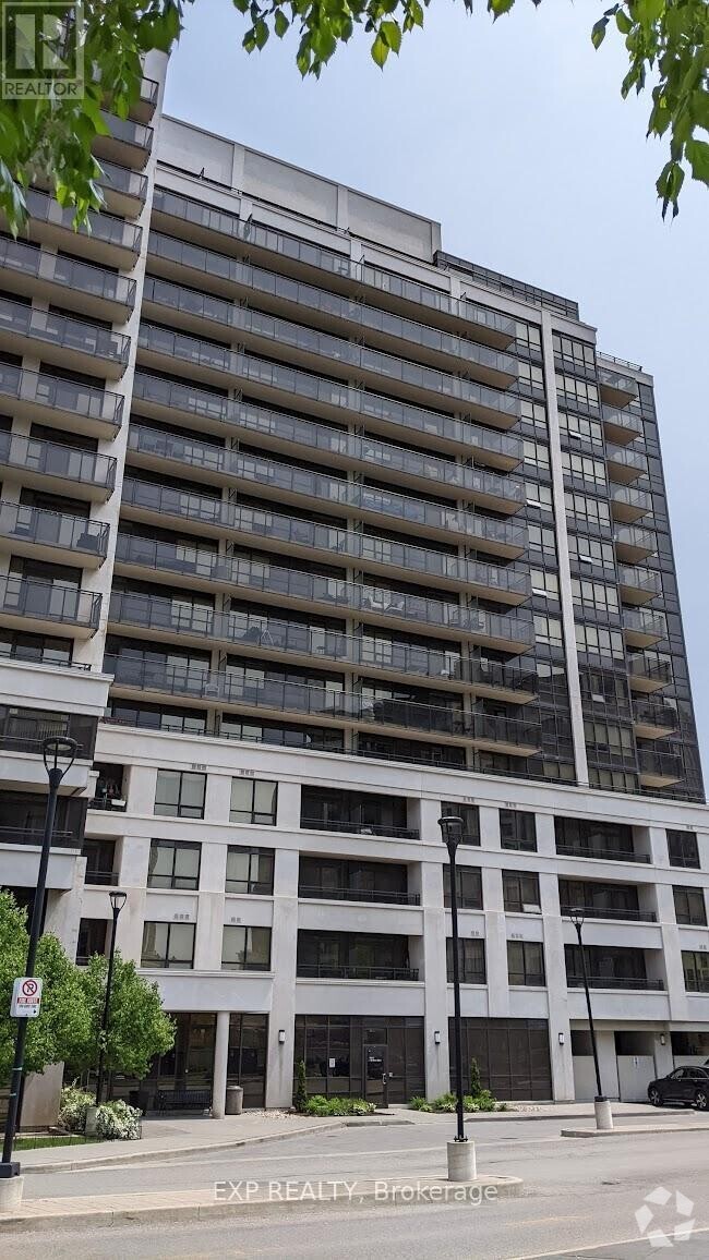 Building Photo - 1-1111 De Boers Dr