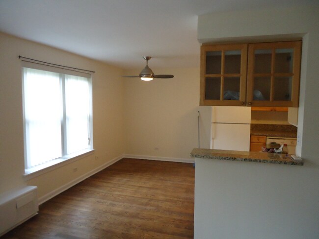 Building Photo - 2424 W Estes Ave