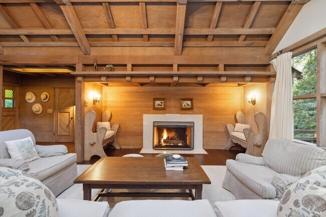 Foto del edificio - 224 Cascade Dr