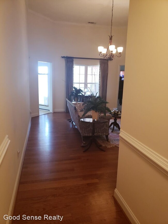Building Photo - 4 br, 2.5 bath House - 4530 Logans Way