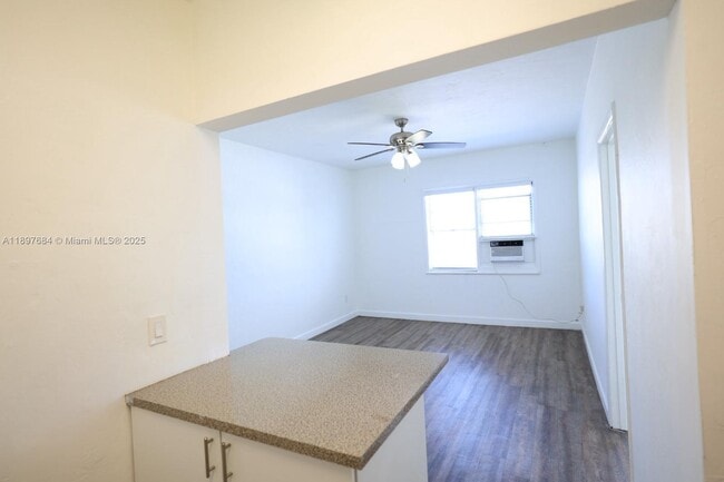 Foto del edificio - 2300 W Flagler St