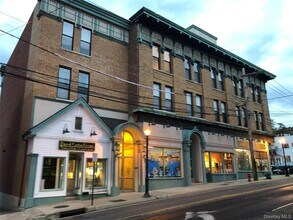 Building Photo - 303 Main St