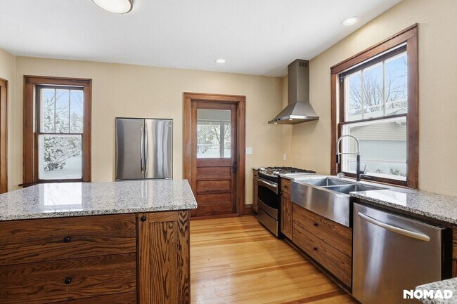 Foto del edificio - 40 W Lewis St