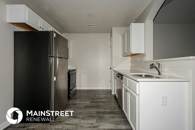 Building Photo - 10426 Redmond Cir N