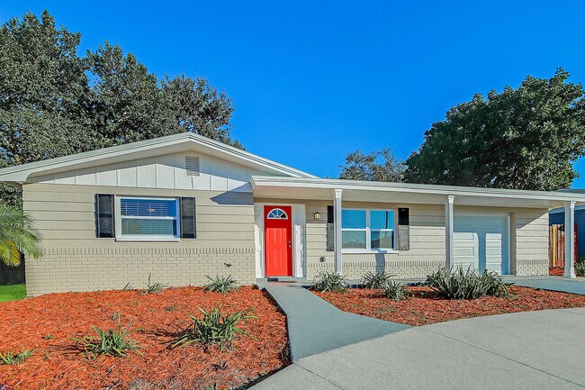 Building Photo - 1307 Pine Lake Rd