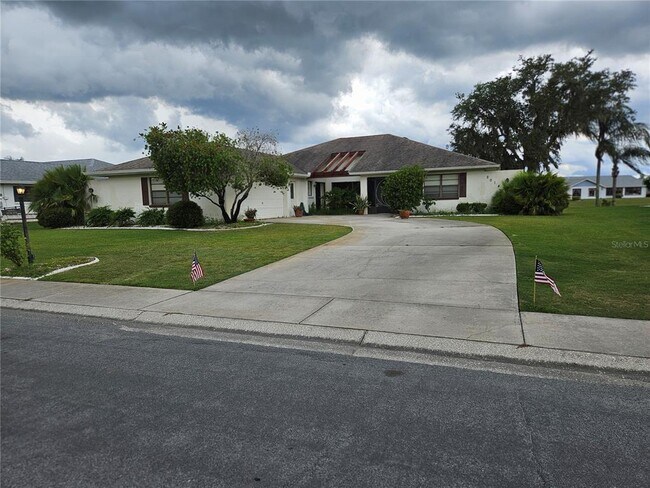 Building Photo - 2014 E View Dr