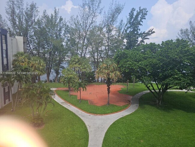 Foto del edificio - 10000 NW 80th Ct