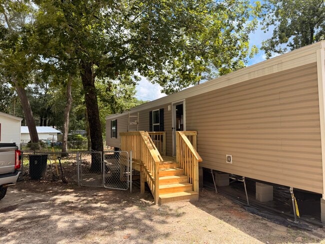 Building Photo - 621 Live Oak St