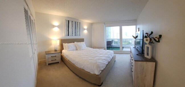 Foto del edificio - 1717 N Bayshore Dr