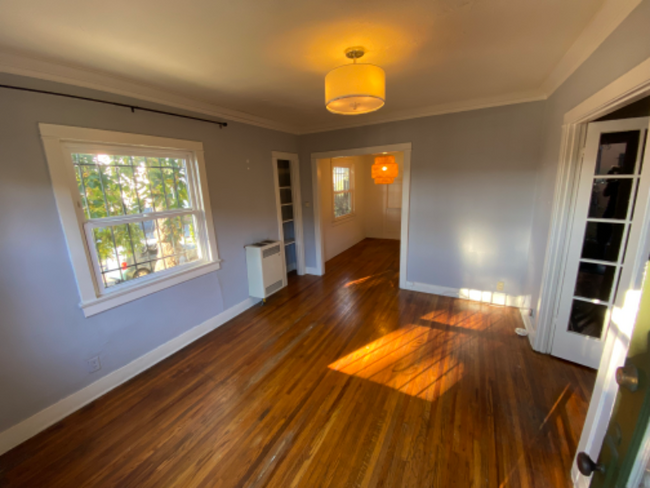 Foto del edificio - 4611 1/2 Ambrose Ave