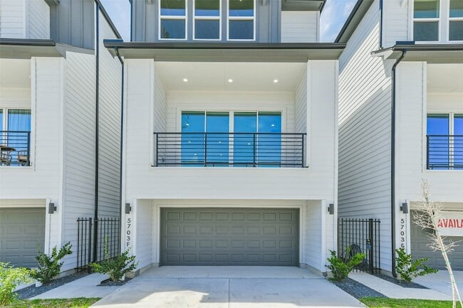 Photo - 5703 Balbo St House