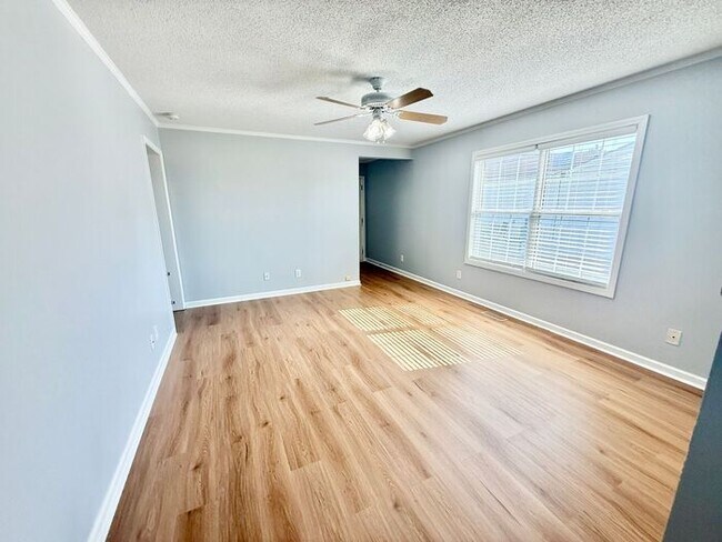 Foto del edificio - Three bedroom 2 bath single family home