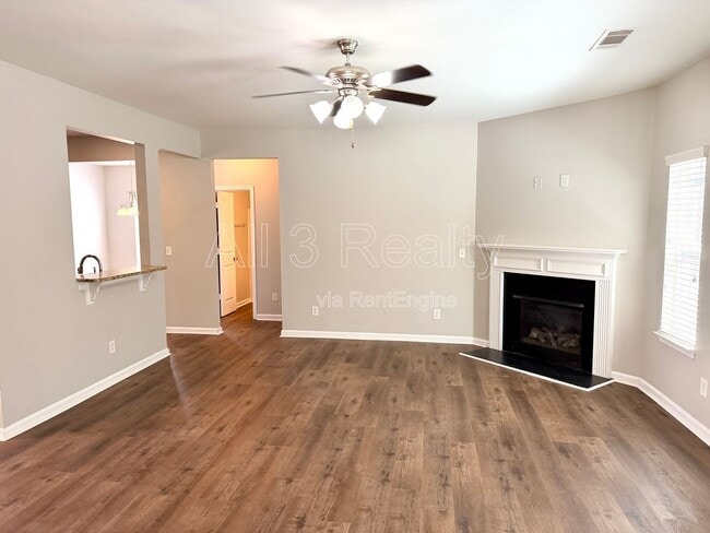 Foto del edificio - 7766 Flyaway Rd