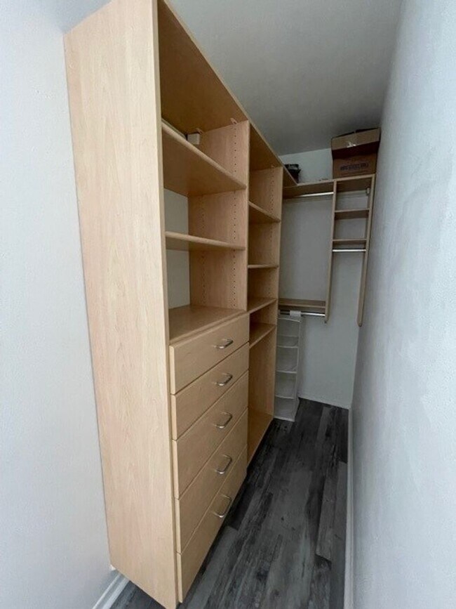 Foto del edificio - Urban 1 bedroom 1 bath townhome in Little Italy!