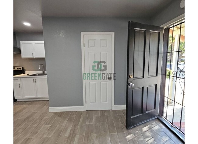 Foto del edificio - 3000 Carver Rd