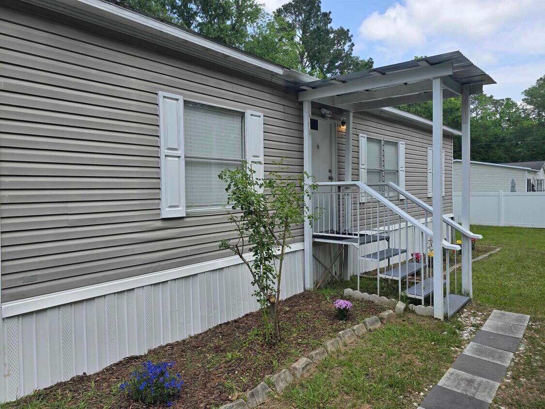 Foto principal - 239 Thompson Cir
