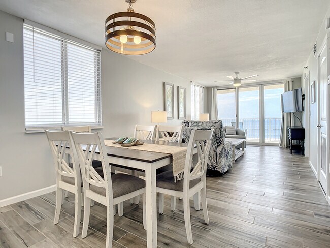 Building Photo - Oceania Beach Club 506