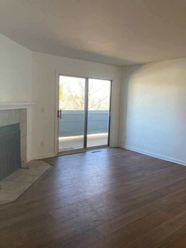 Foto del edificio - 4676 White Rock Cir