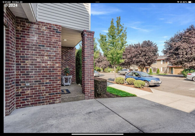Building Photo - 5502 NE 89th Ave