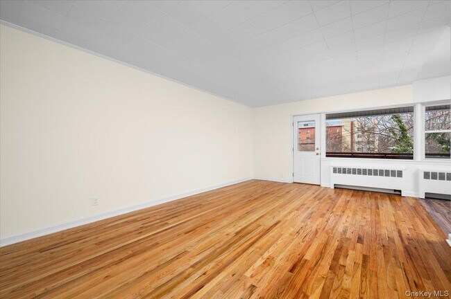 Foto del edificio - 437 Pelham Rd