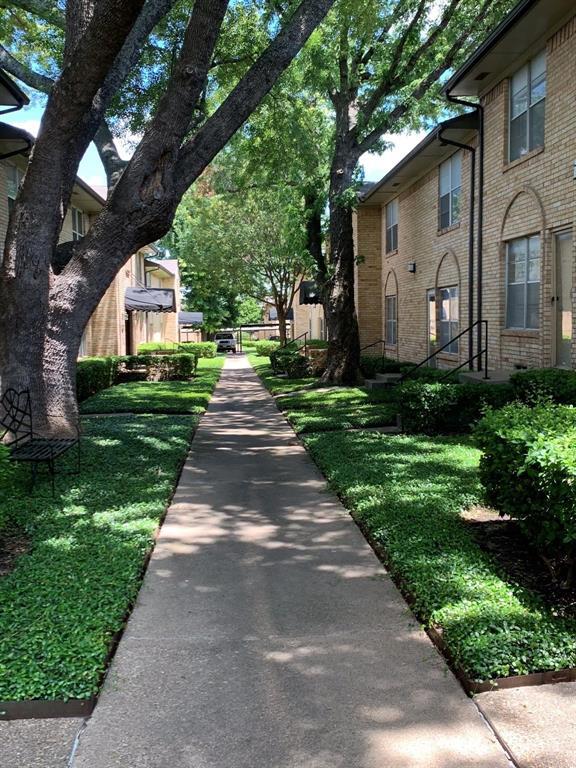 Building Photo - 5825 Sandhurst Ln