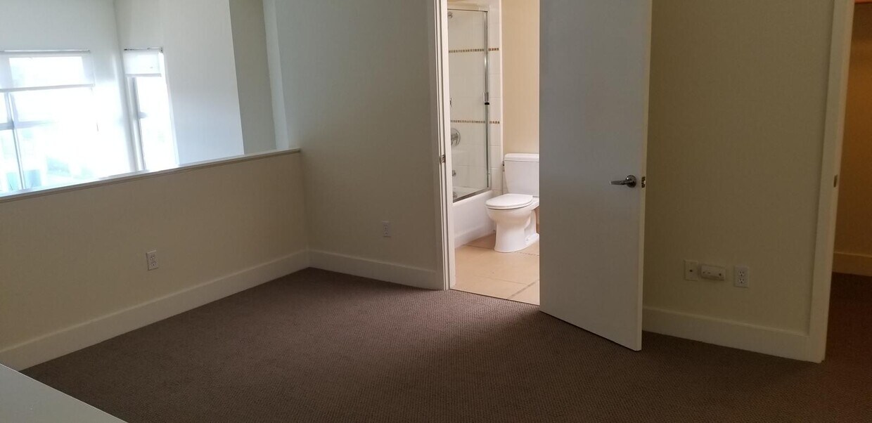Foto principal - 3960 Adeline St
