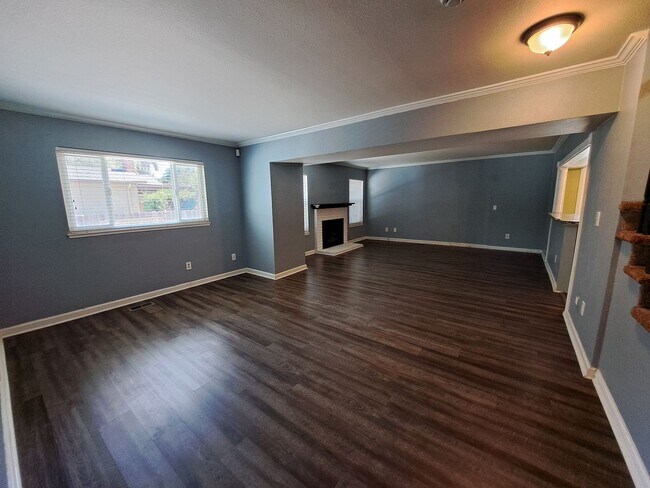 Building Photo - Luxurious, Stylish, and Spacious