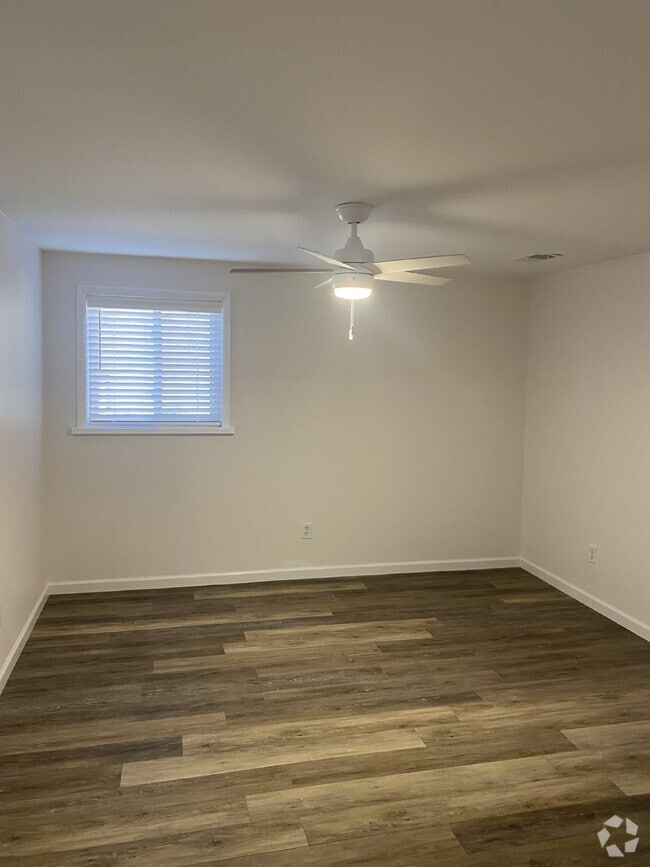Building Photo - 211 Gordon Ct