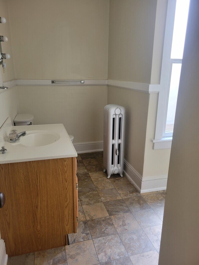 Foto del edificio - 12 W King St