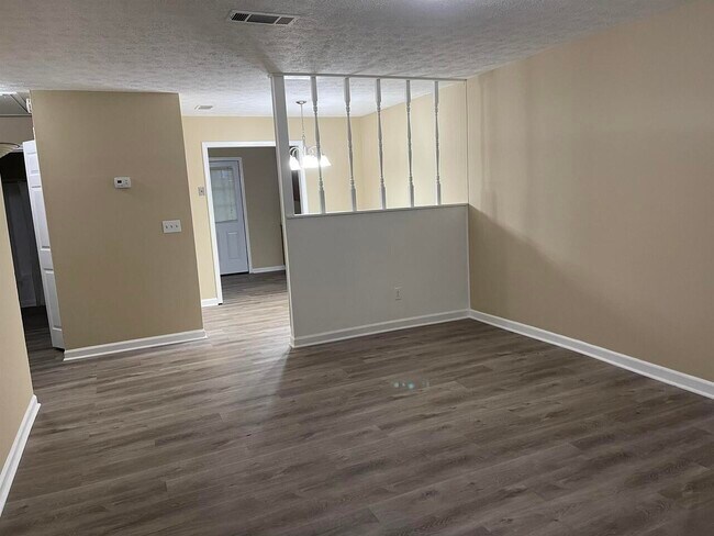 Building Photo - 856 Martin Heights Dr