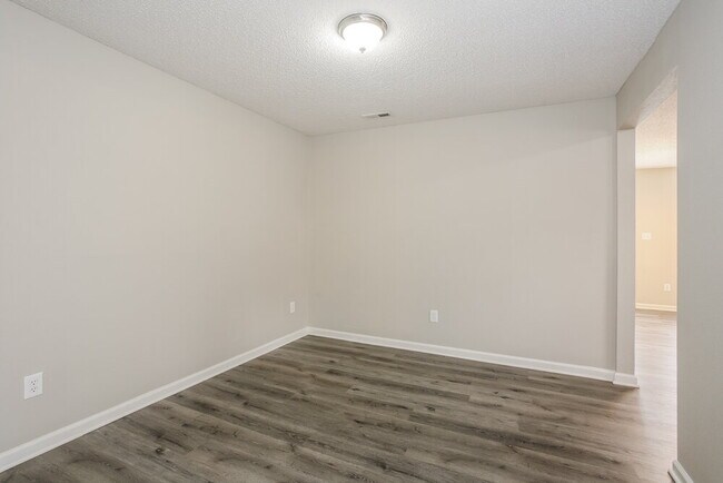 Building Photo - 5558 Wild Horse Dr