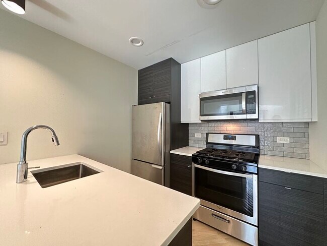 Building Photo - 843 W Grace St