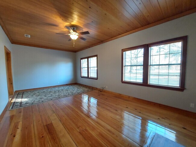 Building Photo - 4296 Whispering Oaks Dr