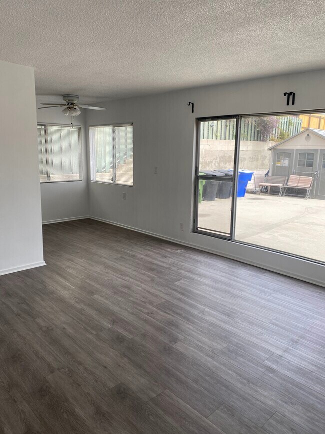 Comedor y sala de estar - 512 Bay St