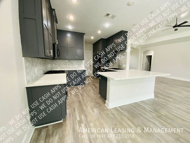Building Photo - 8315 Lake Placid Dr