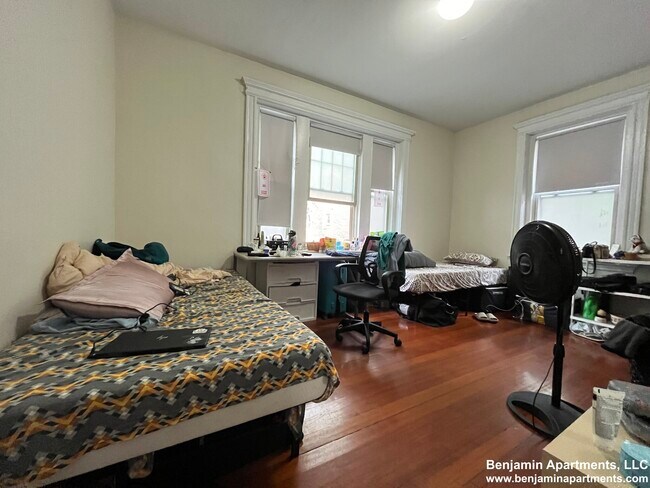 Building Photo - 1583 Beacon St