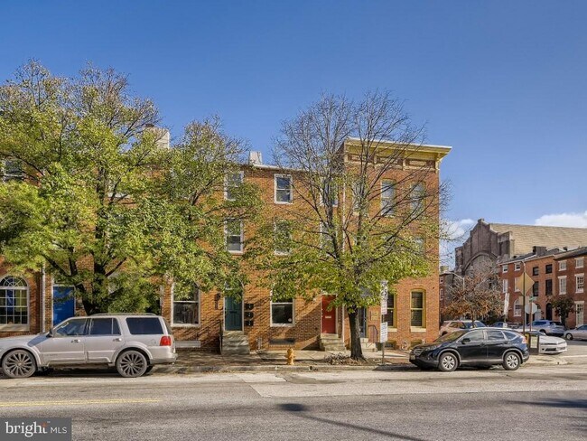 Building Photo - 833 Light St
