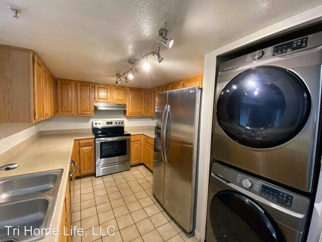 Building Photo - 3 br, 2 bath House - 12158 W Dorado Pl #12...